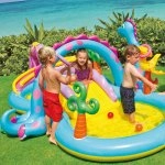 Áreas de juegos, juegos de piscina y nebulizadores