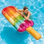 Alrededor de la piscina