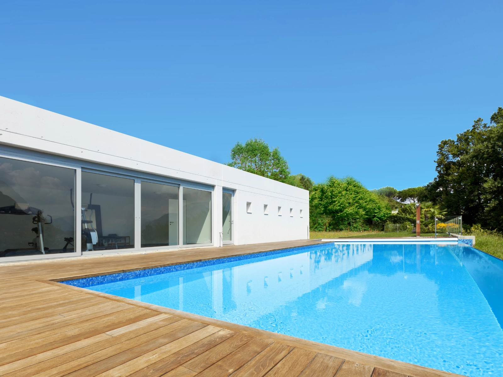 Piscine enterrée avec liner bleu